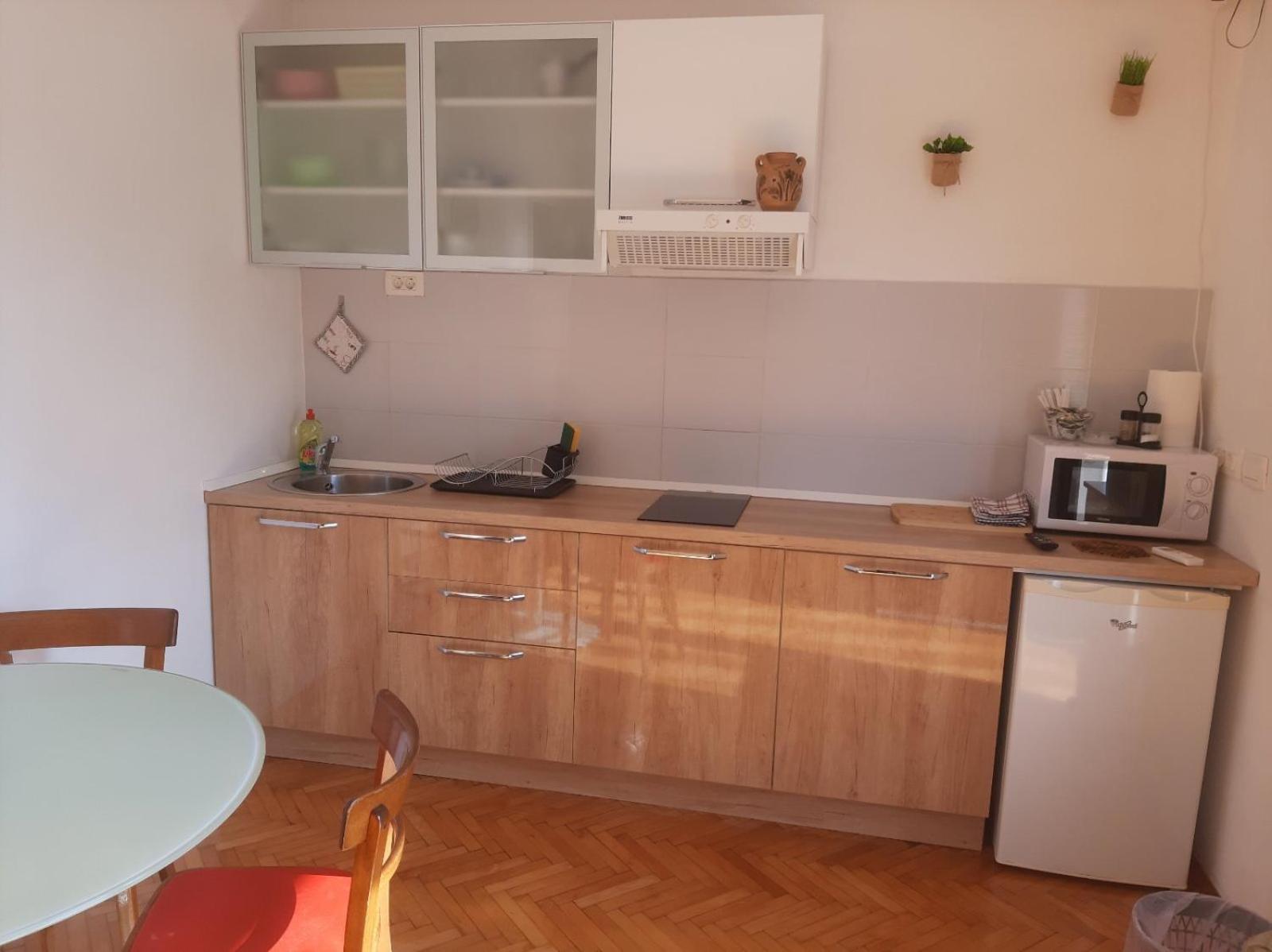 Kadmen Apartment *