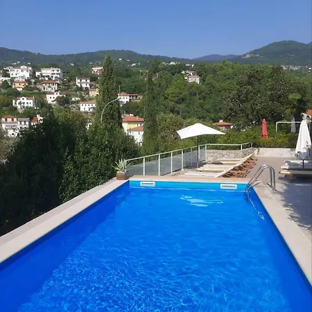 Apartmani Kadmen Ika Exterior photo