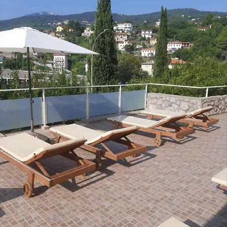 Apartmani Kadmen Ika Exterior photo