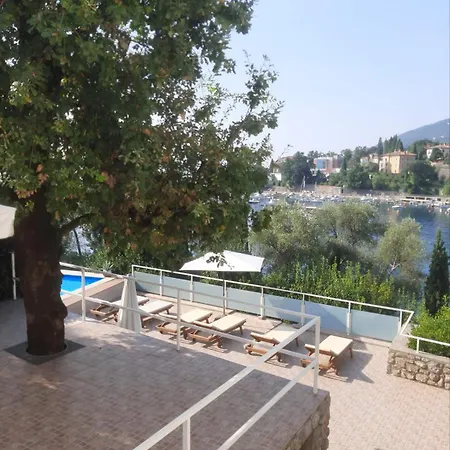 Apartmani Kadmen Ika Exterior photo
