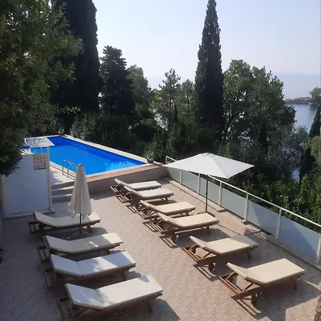 Apartmani Kadmen Ika Exterior photo