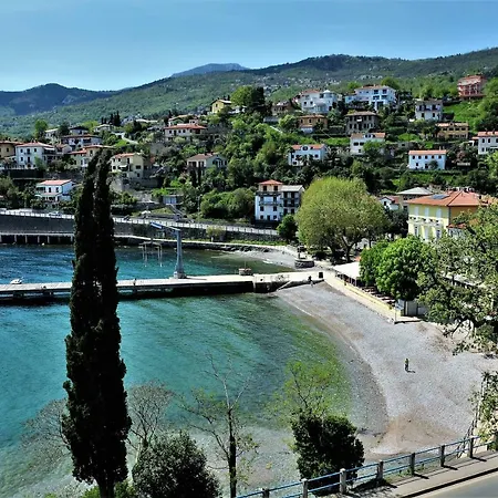 Apartmani Kadmen Ika Exterior photo