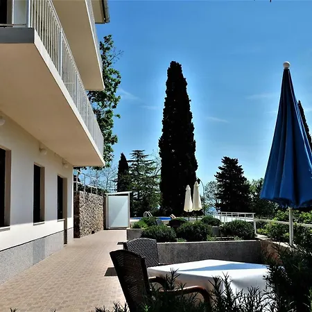 Apartmani Kadmen Ika Exterior photo
