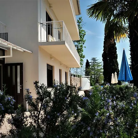 Apartmani Kadmen Ika Exterior photo