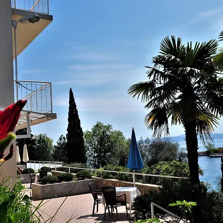 Apartmani Kadmen Ika Exterior photo